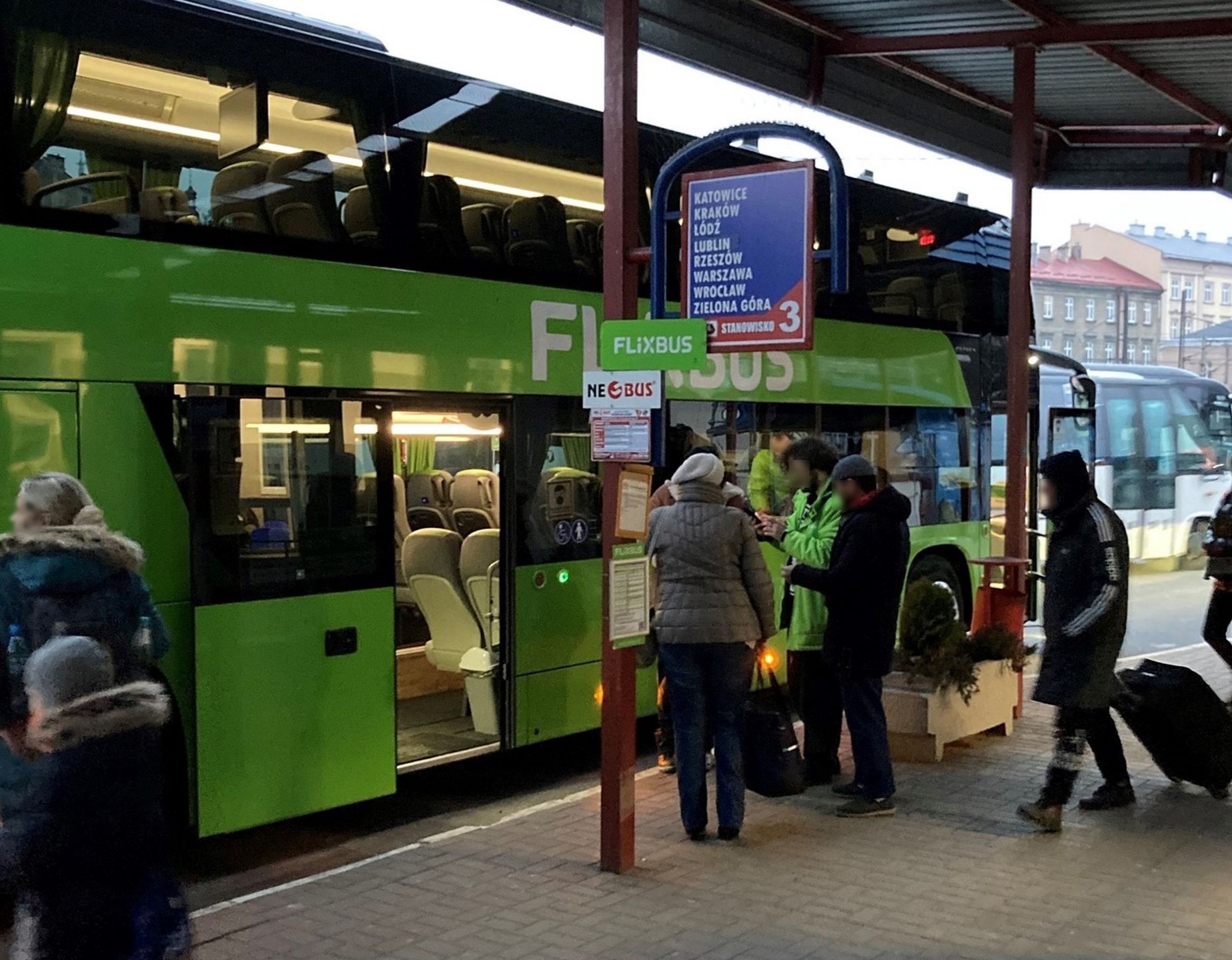 FlixBus zostawił pasażerkę na parkingu. "Kierowcy nie mają obowiązku"