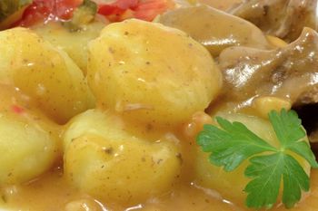 Sos z szynki robię z przepisu babci. Idealny do ziemniaków i klusek