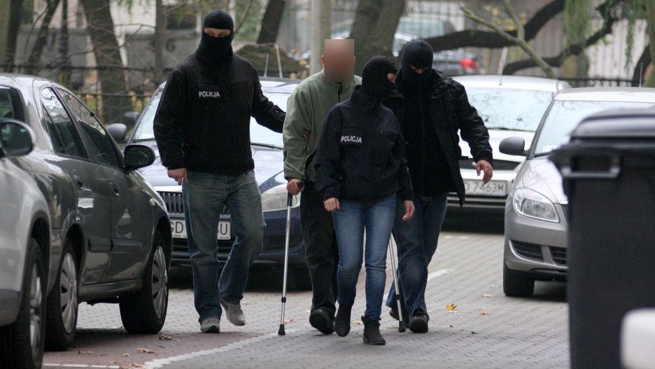 KRYSTIAN W PSEUDONIM KRYSTEK ZOSTAJE DOPROWADZONY DO PROKURATURY OKRĘGOWEJ W GDAŃSKU