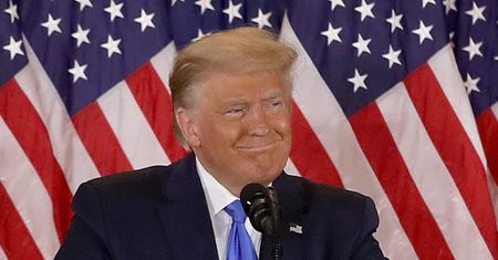Trump ogłaszał zwycięstwo. Stacje telewizyjne musiały to przerwać