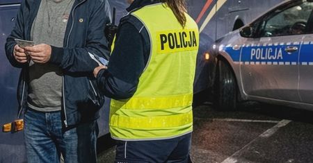 Jarocin: Złapany na szkolnym parkingu. Miał zawieźć uczniów na wycieczkę