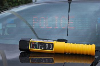 Mikołajki: 13-latek za kierownicą i pijany ojciec jako pasażer. Niebezpieczną przejażdżkę przerwali policjanci
