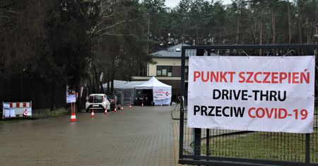Byliśmy w pierwszym punkcie szczepień drive-thru. "Zaszczepimy nawet 1400 osób tygodniowo"