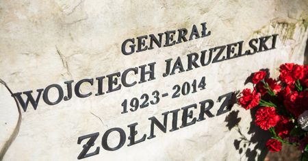 Tajemnica grobu Jaruzelskiego. Nie jest pochowany z żoną