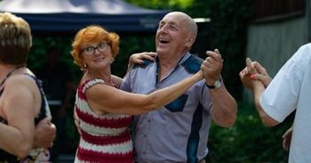 Seniorzy w Szczecinku też będą mieli swoją plażową dyskotekę. Pierwsza już w środę!