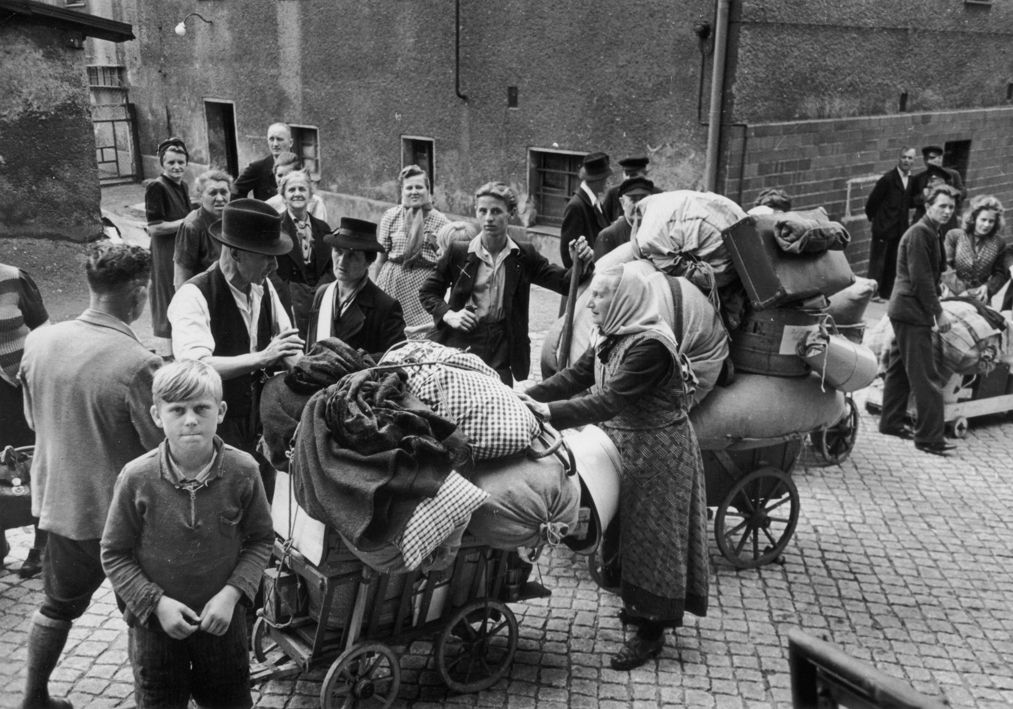 Rok 1951, jedni z ostatnich Niemców wyjeżdżają z przejętych przez Polskę Ziem Zachodnich i Północnych