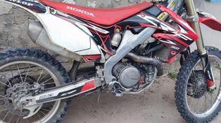 Nowa Wieś: 15-latek na crossie uciekał policji. Chłopiec nie miał uprawnień, a motocykl badań i ubezpieczenia