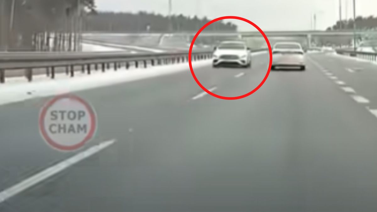 Taksówka jechała pod prąd.