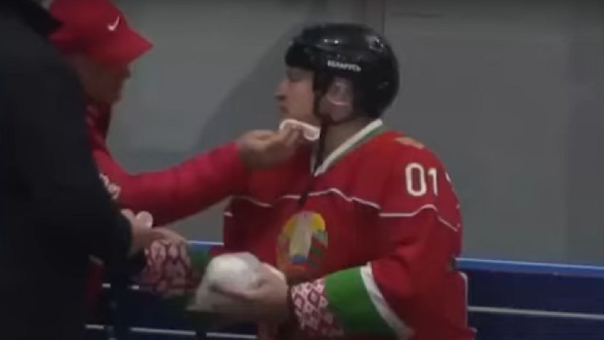 Prezydent Białorusi został ranny podczas meczu.