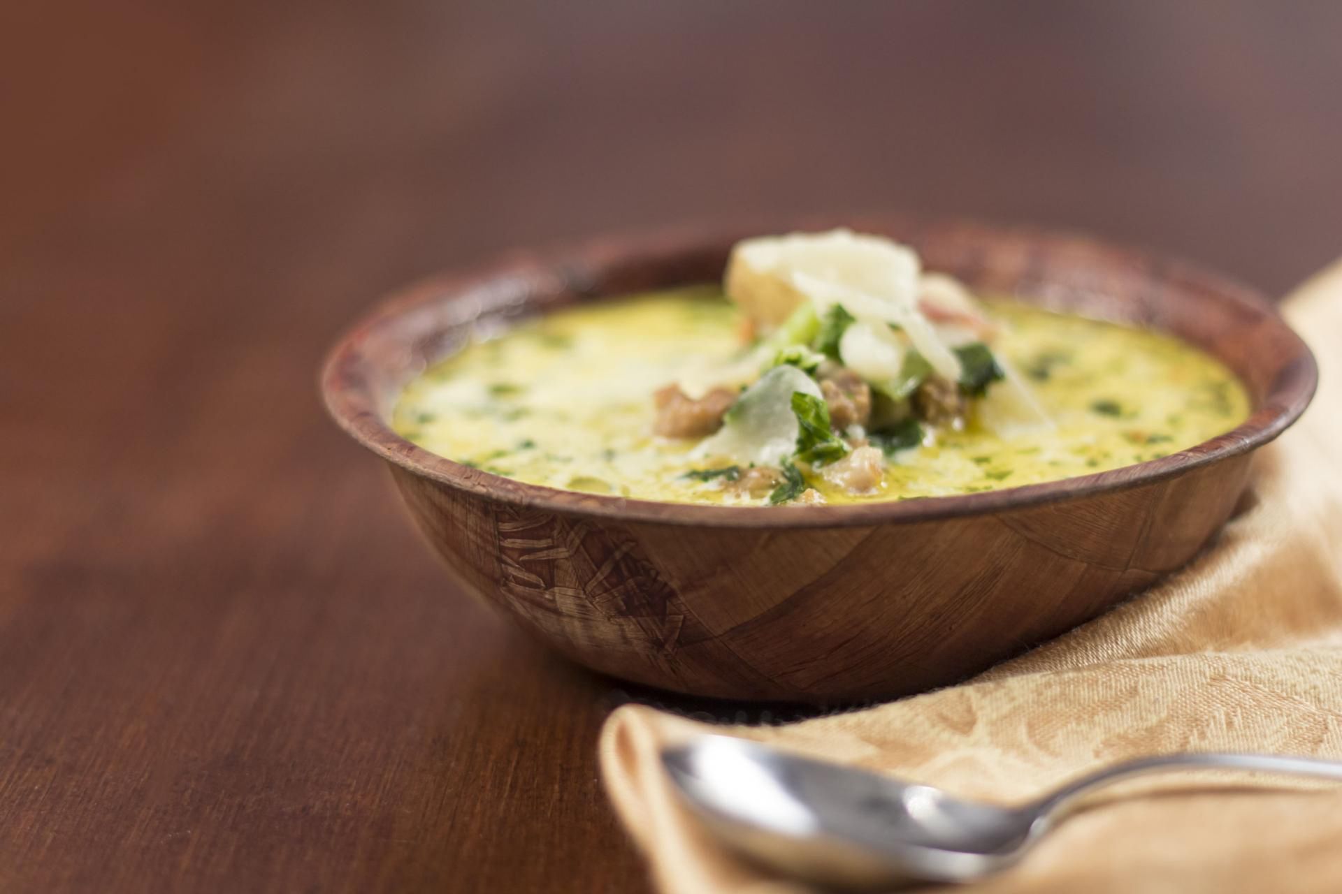 Bezmięsmy krem z jarmużu z serem kozim