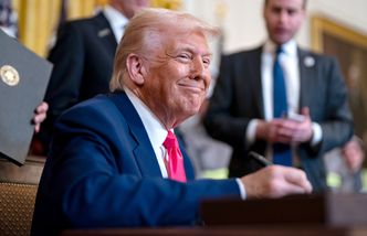 "Ewidentnie ukląkł". Ekonomista komentuje nieoczekiwany ruch Trumpa