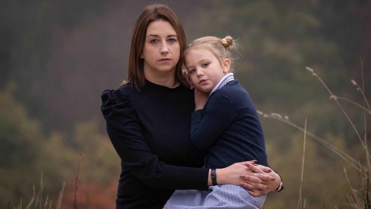 Jemma Fletcher nie zgadza się z diagnozą pielęgniarek, z której wynika, że jej córka boryka się z nadwagą i musi przejśc na dietę 