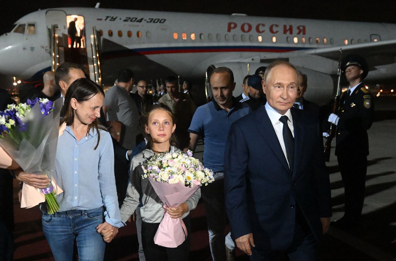 Vladimir Putin in the company of the Dulcews