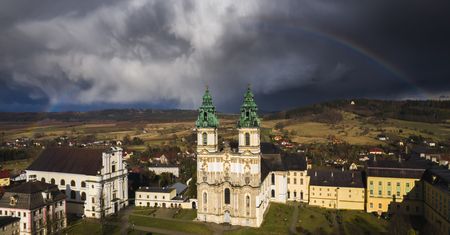 Europejska perła baroku. Strefa kibica na terenie... opactwa