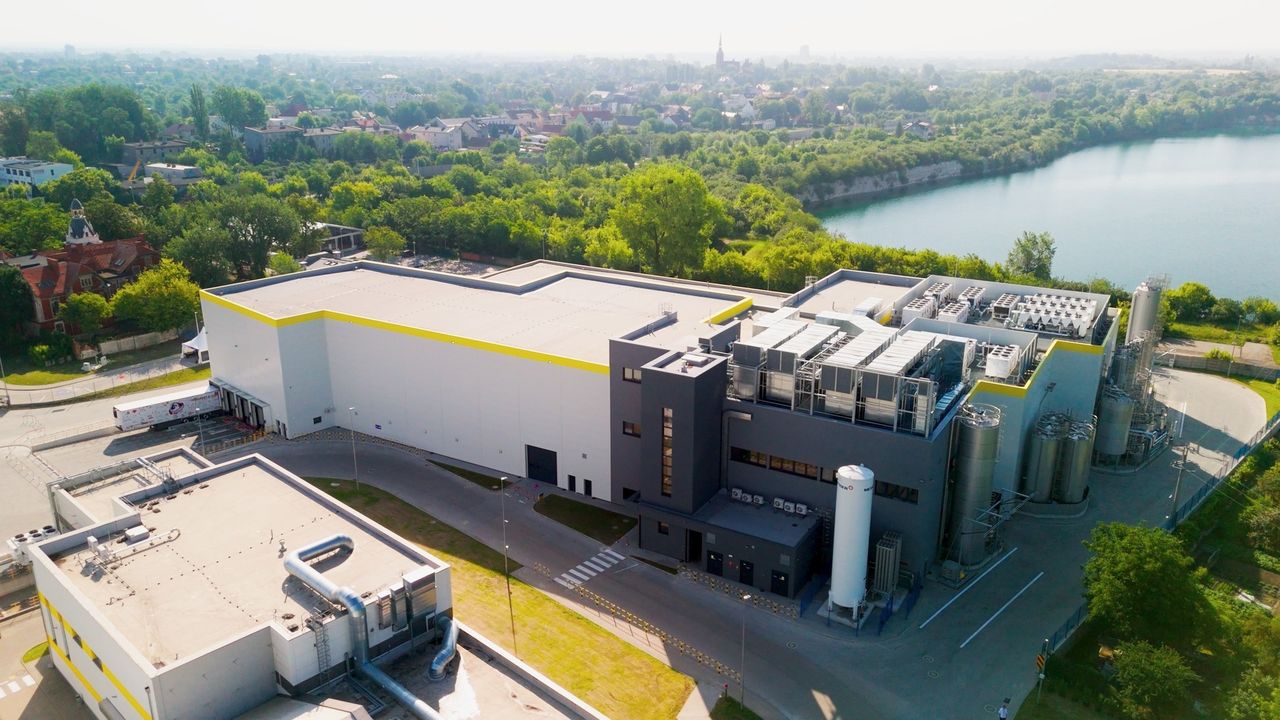 Rusza pierwsza w Polsce produkcja specjalistycznych preparatów do żywienia dojelitowego. Oficjalne otwarcie w należących do DANONE Zakładach Produkcyjnych Nutricia