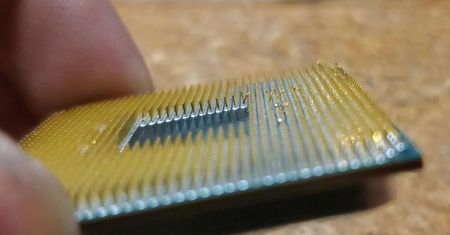 Kupił uszkodzony procesor Ryzen 9 5900X za 3 dolary i włożył go do płyty. Co się stało?