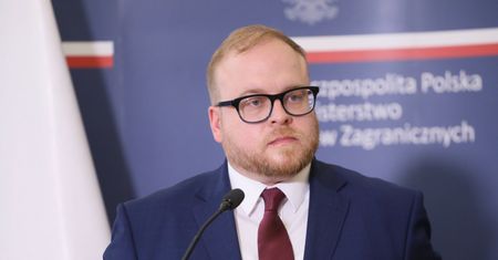 Łukasz Jasina zatrudniony w MSZ. Staszewski: jeśli rzeczywiście jest gejem, należy o tym mówić