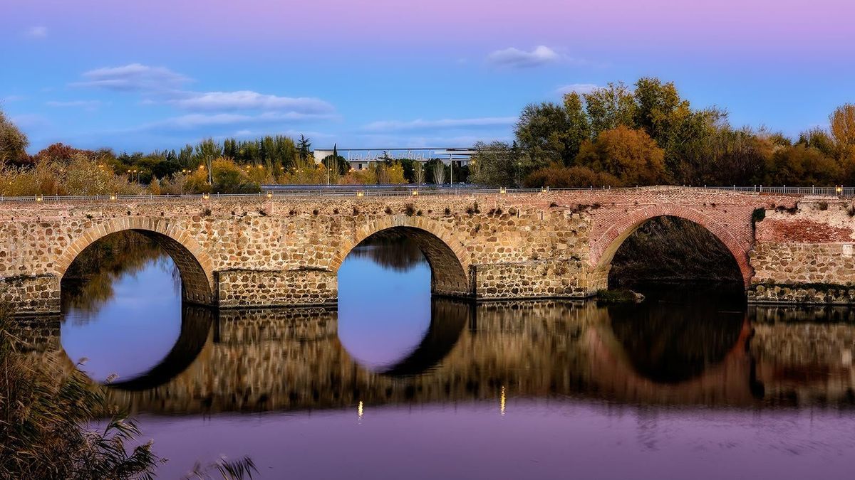 Zabytkowy most w Hiszpanii zniszczyła powódź