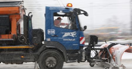 Zima paraliżuje Polskę. Służby pracują w pocie czoła