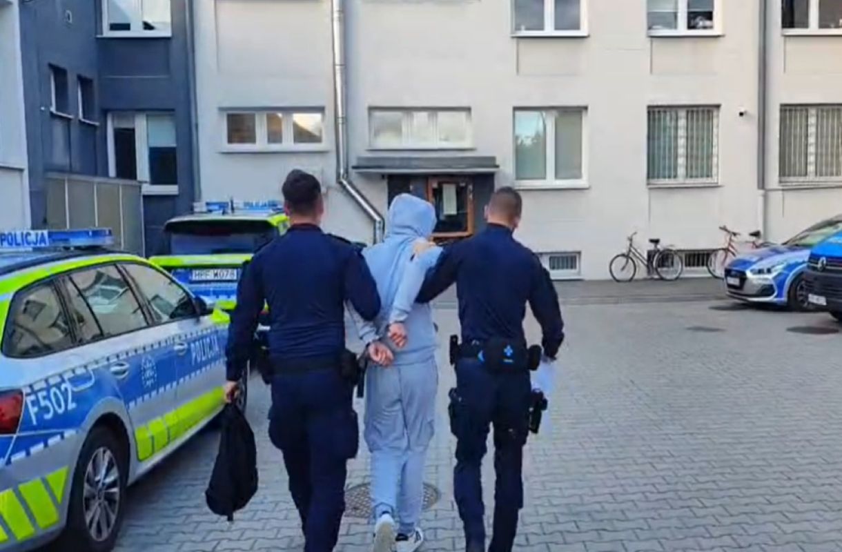 17-letni uczeń zachęcał do dźgania się nożami. Tak się tłumaczył
