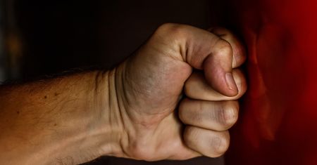 Zawiercie. Jeszcze jeden damski bokser. Kazał spać na podłodze przy otwartym oknie
