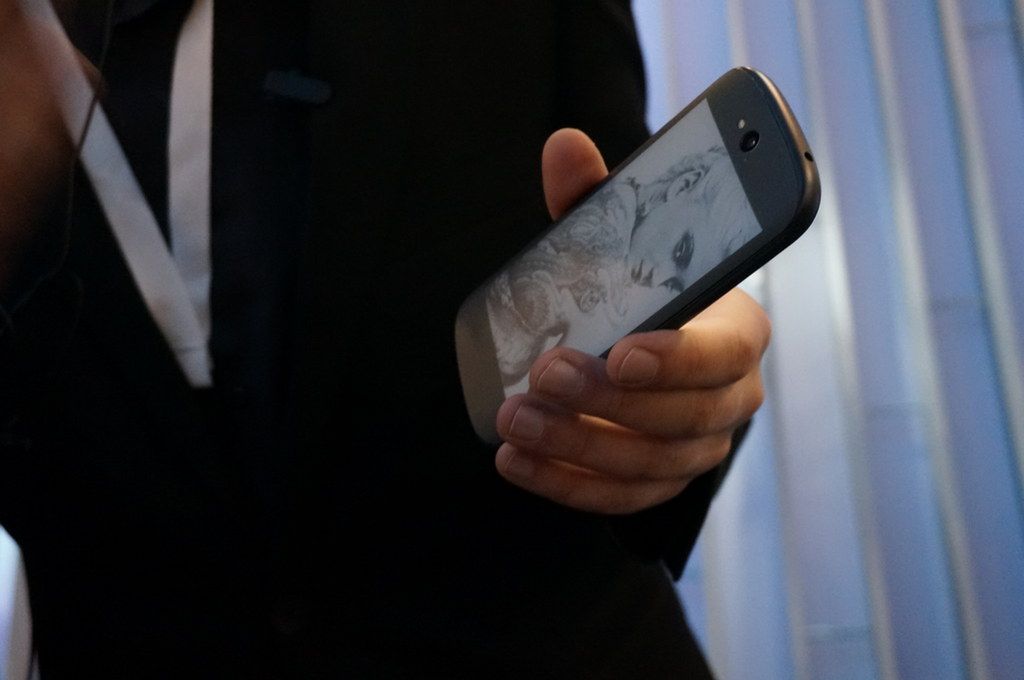 YotaPhone 2 - smartfon z dwoma ekranami wkrótce oficjalnie 4