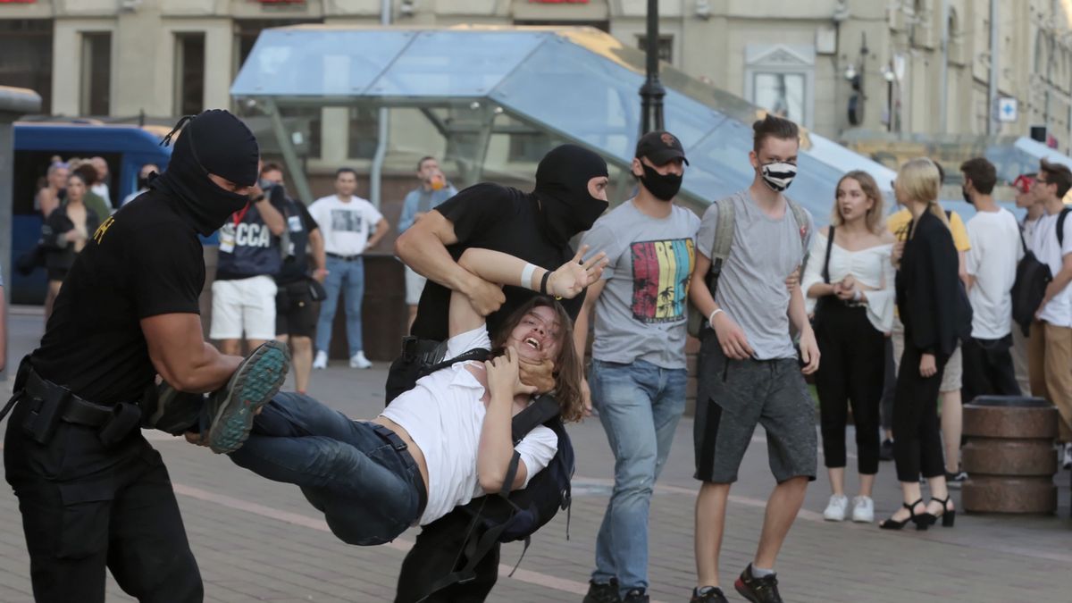 Zamieszki i zatrzymania na ulicach Mińska.