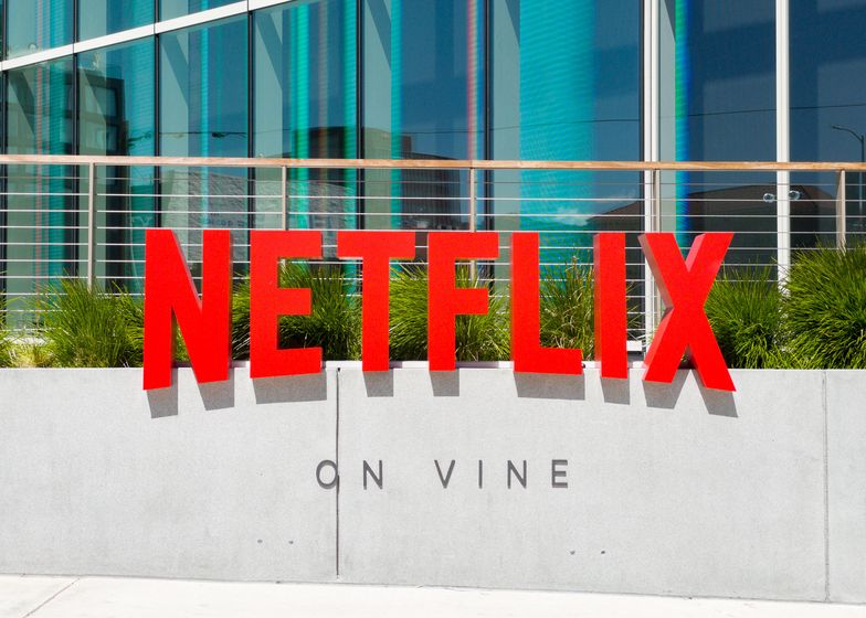 "Mieszane" wyniki finansowe Netfliksa. Platforma opóźnia dzielenie kont