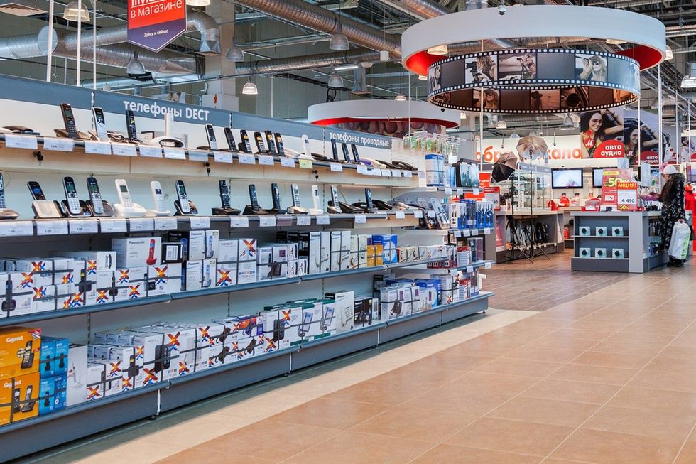 Zdjęcie sklepu ze sprzętem AGD pochodzi z serwisu Shutterstock