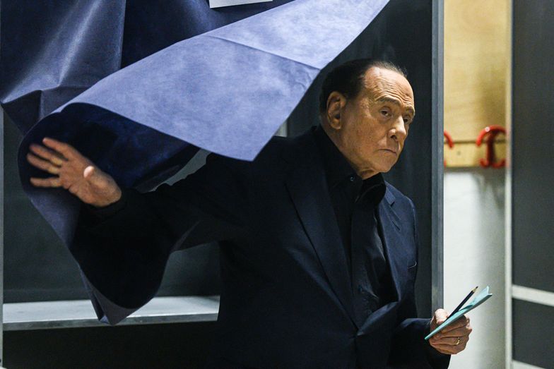 Willa Berlusconiego sprzedana. 126 pokoi, 5 basenów i sztuczny wulkan