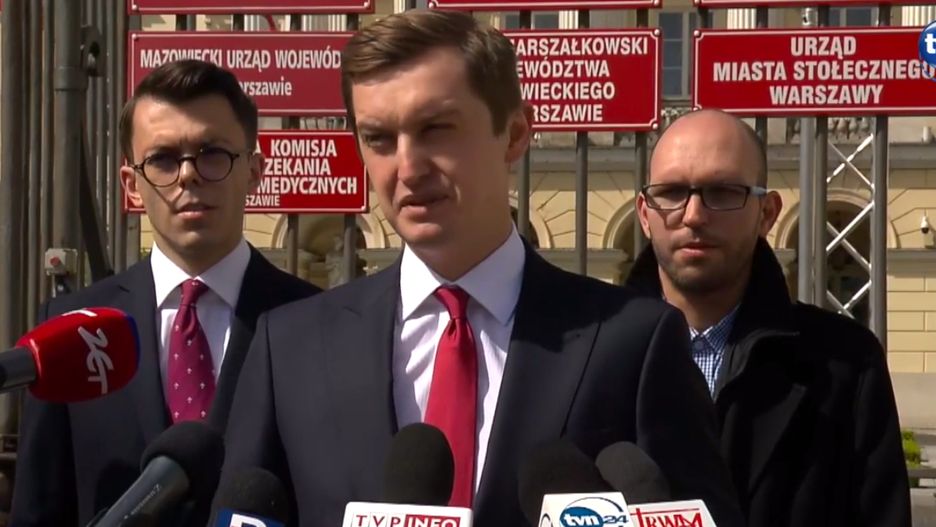 Warszawa. Przeciwko planom zmian kształtu Alej Jerozolimskich protestują przedstawiciele ugrupowania Solidarna Polska