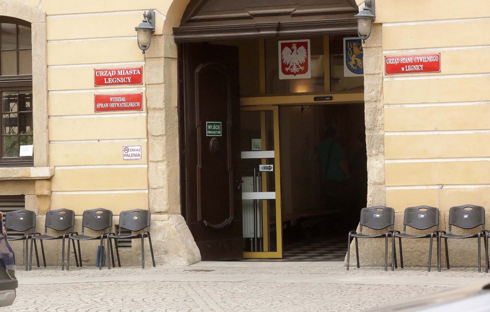 Legnica: Koncert na dziedzińcu Akademii Rycerskiej. W piątek wejście do urzędu od ul. Chojnowskiej