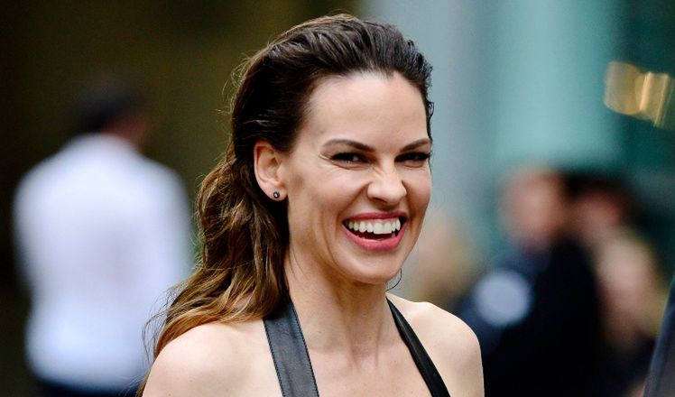 48-letnia Hilary Swank jest w BLIŹNIACZEJ ciąży!