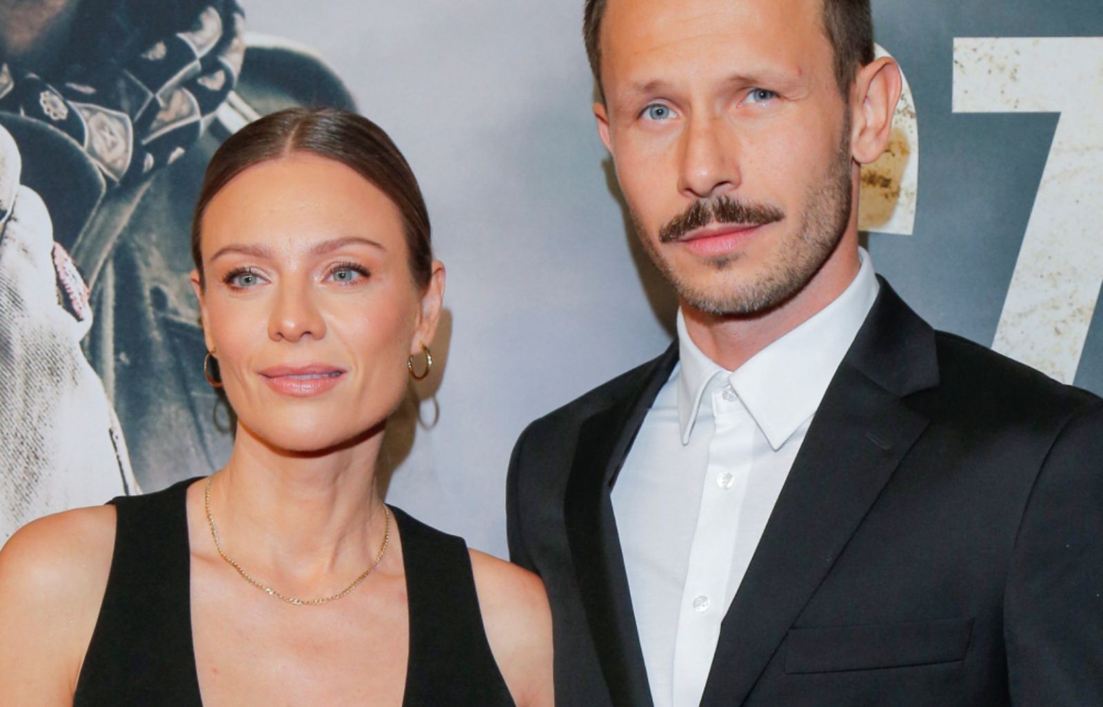 Magdalena Boczarska i Mateusz Banasiuk na premierze filmu "Czerwone maki"
