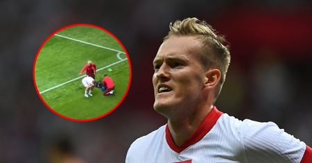 Świderski już leżał na murawie. Co oznacza gest lekarza polskiej reprezentacji?