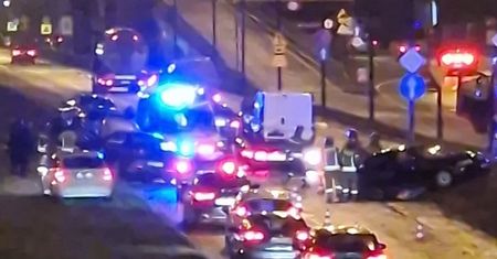 Groźna kolizja na al. Witosa. Volkswagen uderzył w audi. Jeden z kierowców miał prawie 2 promile alkoholu
