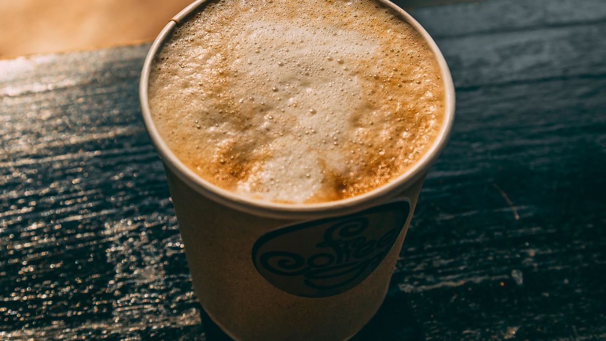 Jednorazowe kubki na kawę to wydajne źródło mikroplastiku