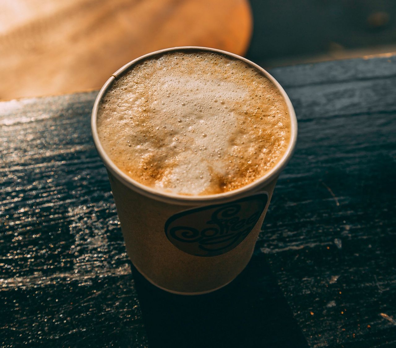 Jednorazowe kubki na kawę to wydajne źródło mikroplastiku