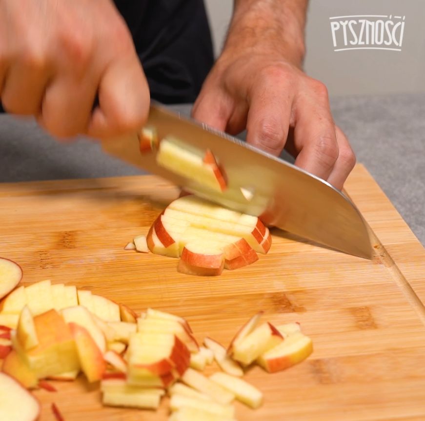 Slicing the apple