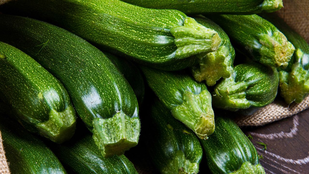 5 powodów, dla których warto jeść cukinię