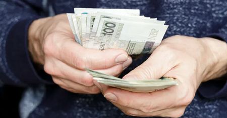 Seniorzy zrobią zakupy taniej. Nawet 15 proc. zniżki. Jeden warunek