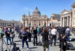 "Sytuacja nadzwyczajna". Polacy organizują się po śmierci Franciszka