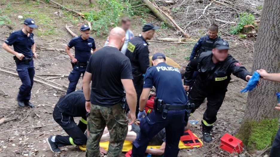 73-latek 2 doby błąkał się po lesie k. Kiersztanowa. Grzybobranie mogło zakończyć się tragedią