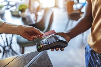 Niebezpieczne płatności bezgotówkowe? Obalamy popularne mity