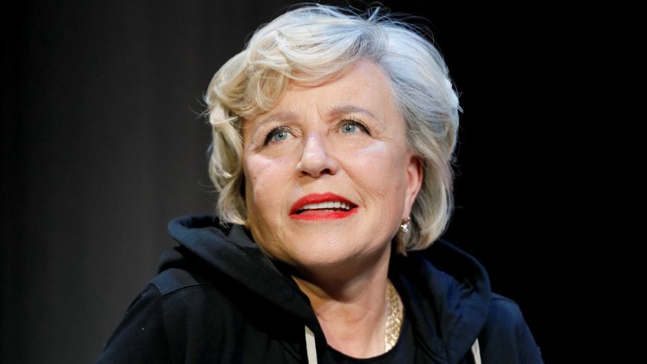 Krystyna Janda opublikowała zdjęcie, na którym pozuje cała w czerwieni 