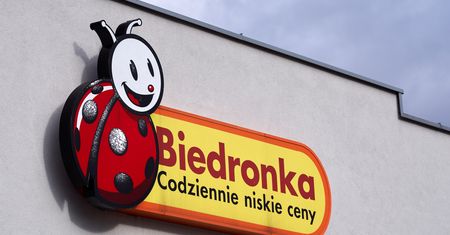 Sieci spożywcze gotowe do szczepienia pracowników. Wśród zainteresowanych Auchan i Biedronka