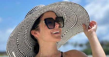Katarzyna Cichopek ze szklanką kawusi pozdrawia z wakacji i W KOSTIUMIE KUSI (ZDJĘCIA)