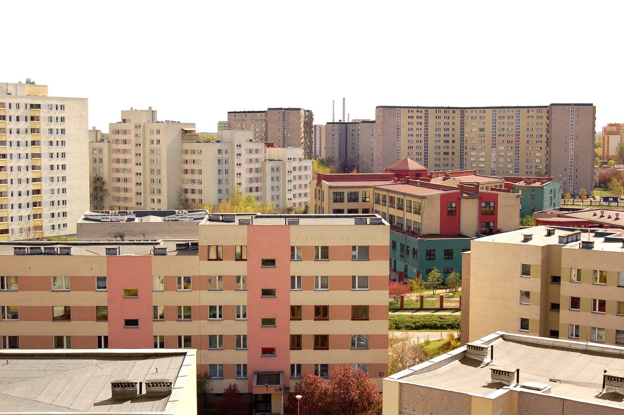 Polacy mieszkają w przeludnionych mieszkaniach. Ceny wynajmu porażają