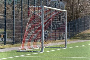 Tragedia na boisku w Erlangen. Bramka przygniotła 7-latka