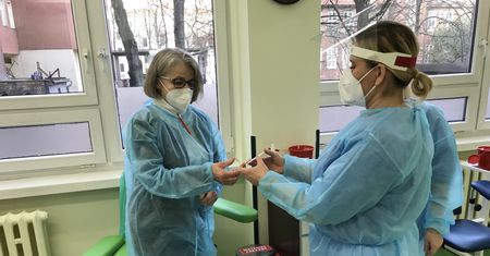 Koronawirus. Kolejny szpital ma problemy ze szczepieniami na COVID-19. Długi czas oczekiwania i odprawienie z kwitkiem
